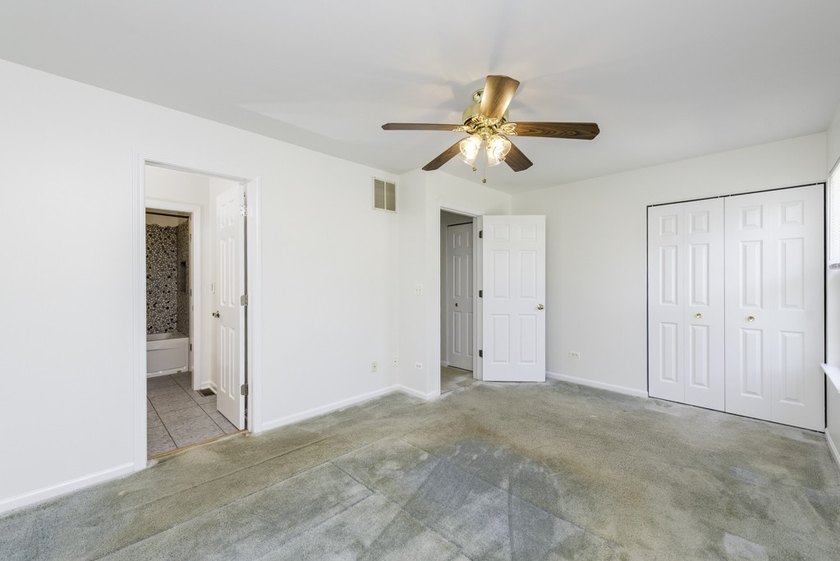Welcome home to this beautifully maintained and move-in-ready - photo 18