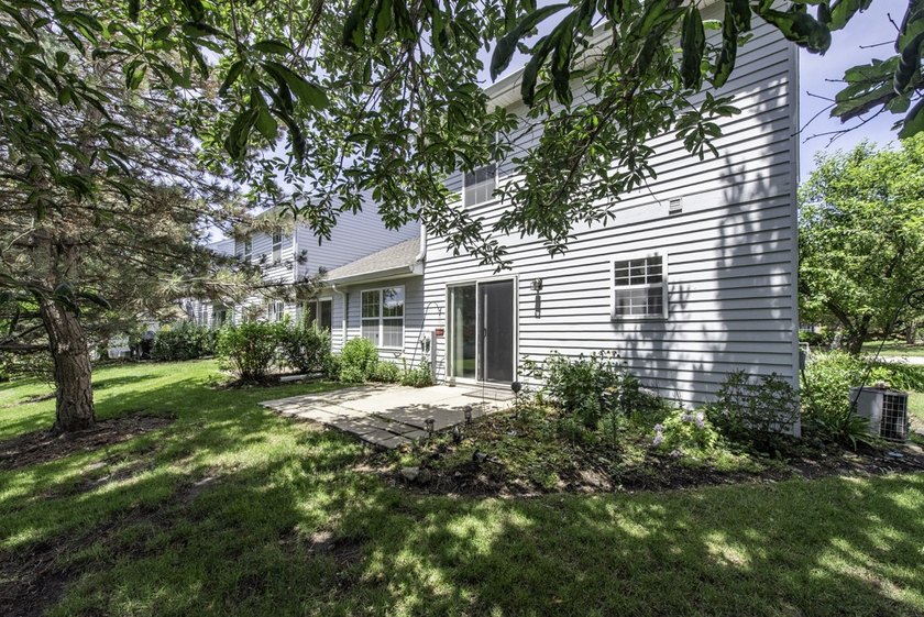Welcome home to this beautifully maintained and move-in-ready - photo 24