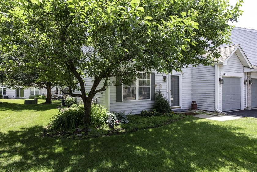 Welcome home to this beautifully maintained and move-in-ready - photo 26