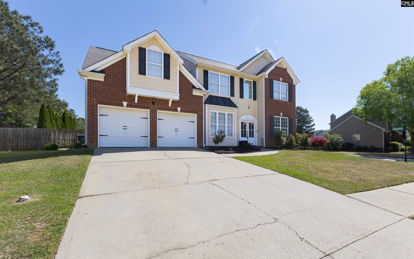 Welcome to 400 Buckthorne Drive in Lexington's desirable - photo 2