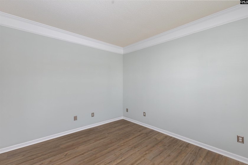 Welcome to 400 Buckthorne Drive in Lexington's desirable - photo 5