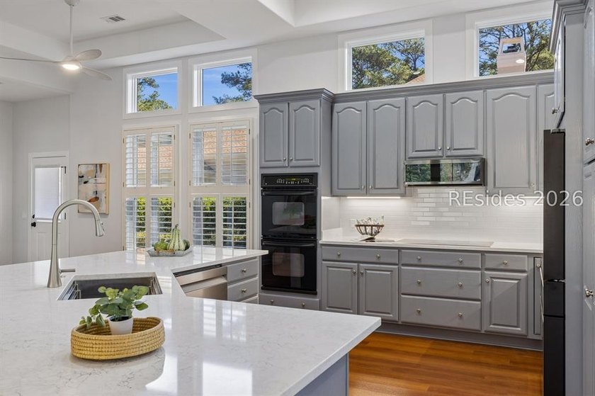 Move-in ready with a recently refinished pool. This beautifully - photo 17