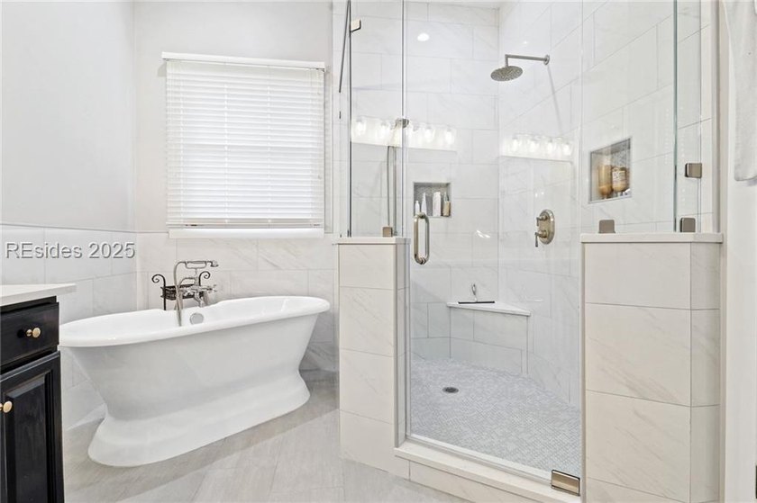 Move-in ready with a recently refinished pool. This beautifully - photo 38