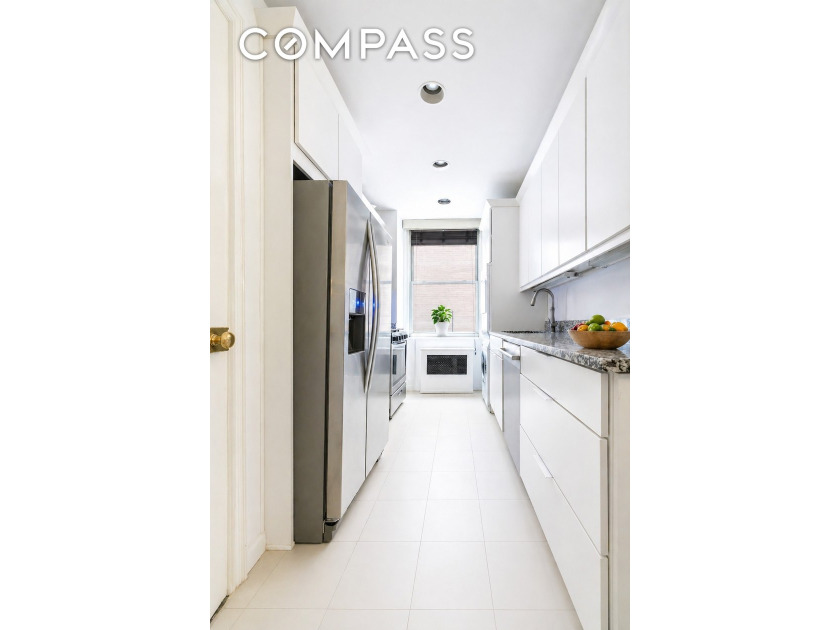 Prime location! Renovated, beautiful, expansive 3 Bedroom with - photo 2