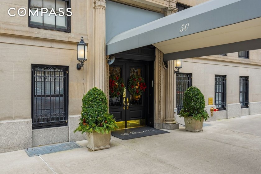 Prime location! Renovated, beautiful, expansive 3 Bedroom with - photo 7