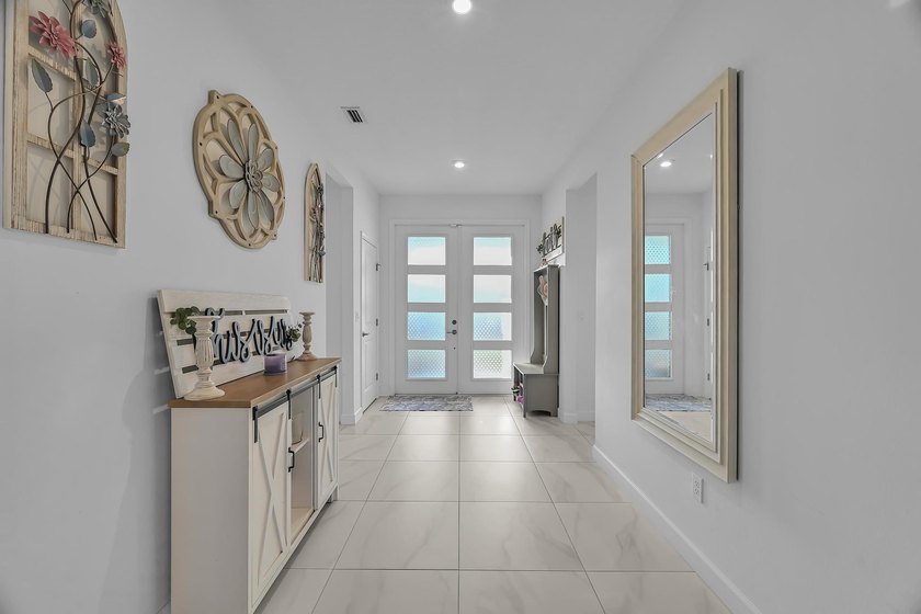 Welcome to this exceptional 4-bedroom, 3-bathroom single-family - photo 5
