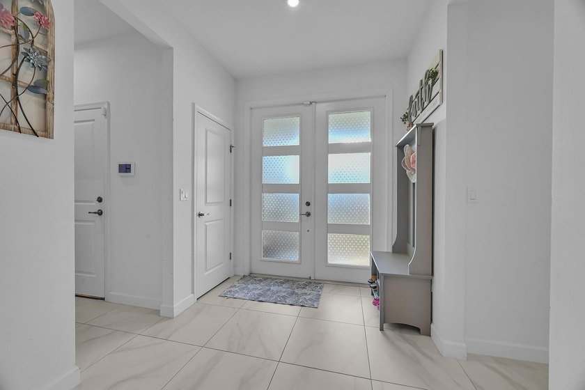 Welcome to this exceptional 4-bedroom, 3-bathroom single-family - photo 6