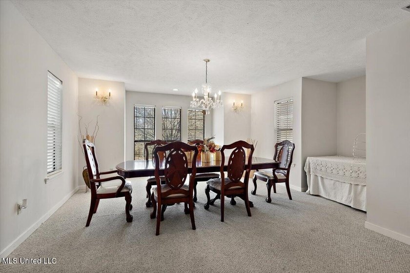 The ultimate space for hosting gatherings or relaxing in style - photo 4