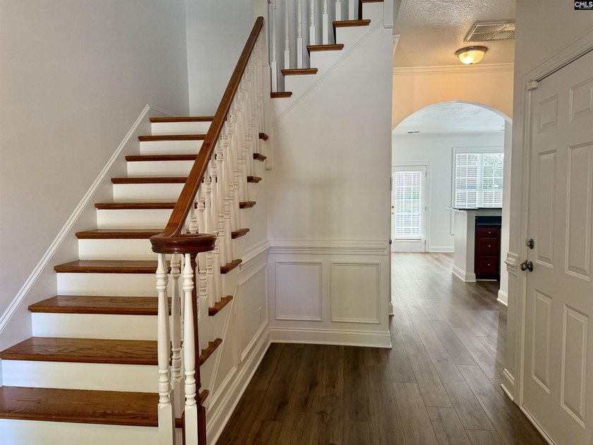 Desirable end-unit townhome offering a larger lot than most - photo 9