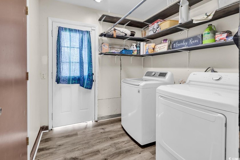 Investor Alert or Handy Homeowner Special! This spacious - photo 30