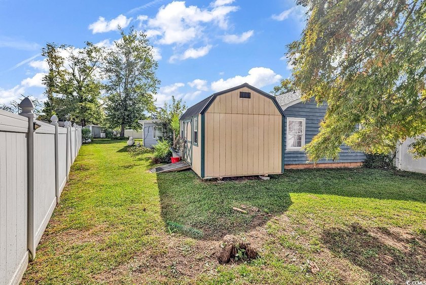 Investor Alert or Handy Homeowner Special! This spacious - photo 32