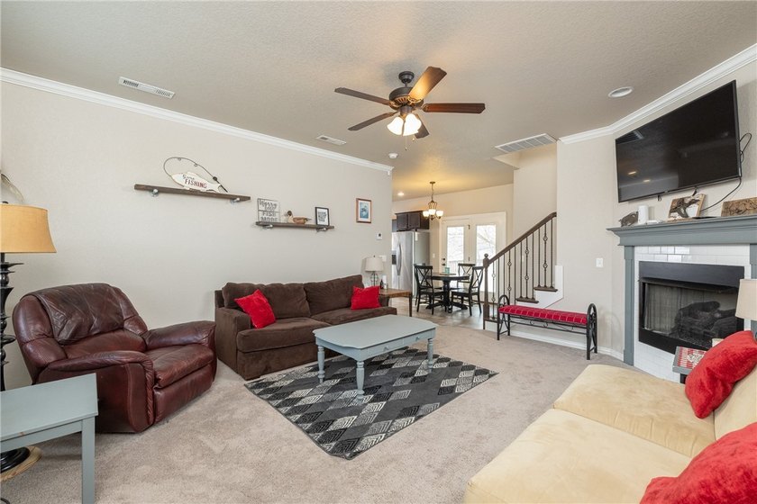 BRAND NEW ROOF &amp; GUTTERS!! Back to market at no fault to Seller - photo 6