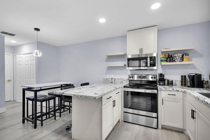 Welcome to this beautifully remodeled 2 bedroom, 1.5 bathroom - photo 4