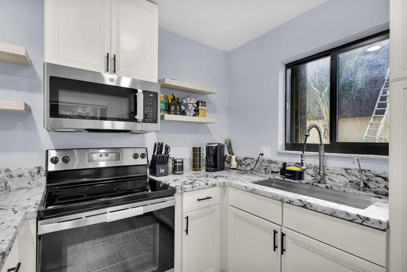 Welcome to this beautifully remodeled 2 bedroom, 1.5 bathroom - photo 5