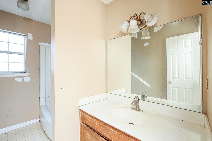 Investor Special in Desirable Lexington! Opportunity awaits at - photo 7