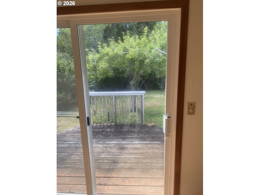 Coastal Cottage Fixer-Upper on Nearly an Acre in Port - photo 6
