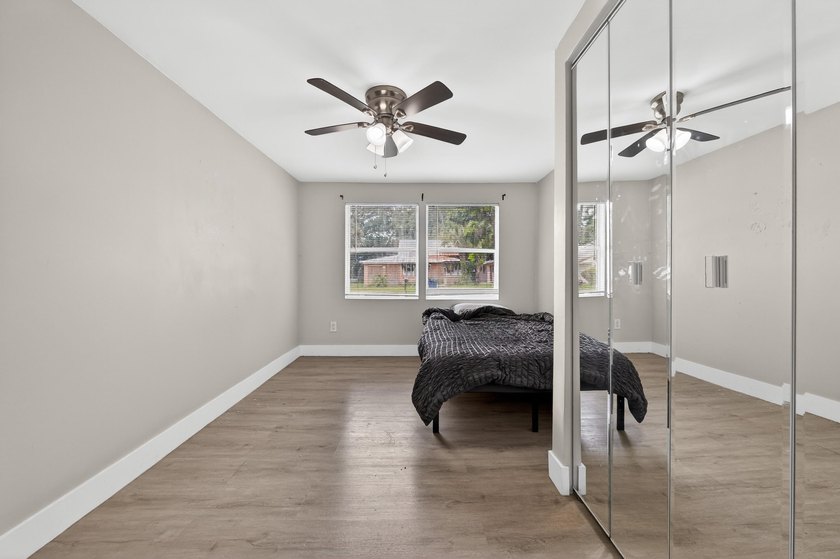 Located in Fort Pierce's Historic District, this charming home - photo 8