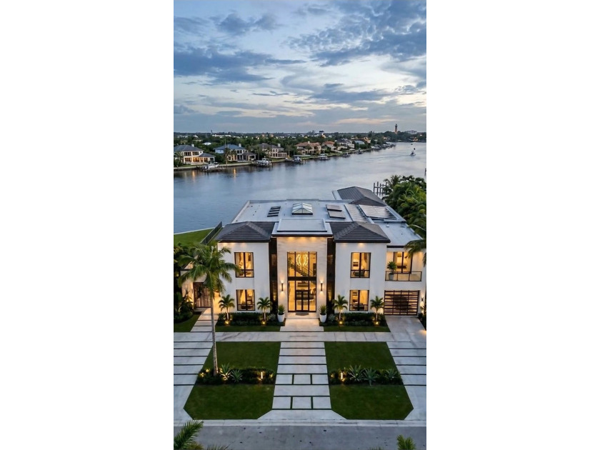 An extraordinary opportunity to own a newly constructed custom - photo 2