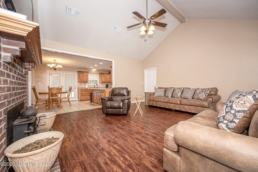 Beautiful home located in the heart of Woolmarket on a quiet Cul - photo 11