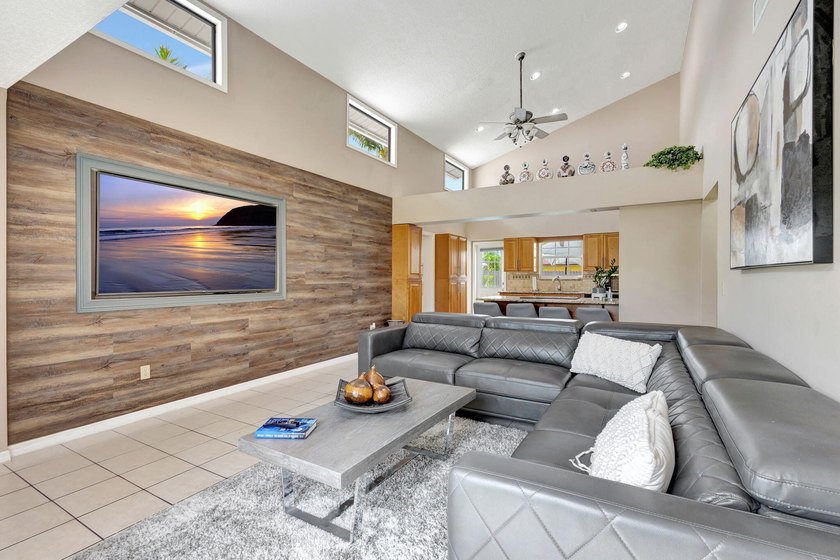 Stunning Beautiful Home Relaxing Patio and 2 cars Garage. This - photo 12