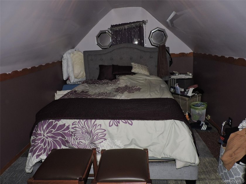 Well maintain three-bedroom house with a full finish attic as a - photo 29