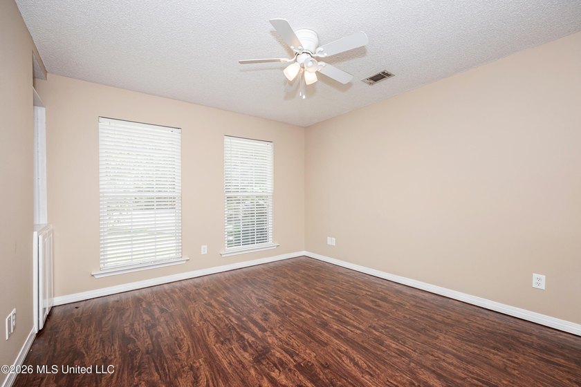 Beautiful home located in the heart of Woolmarket on a quiet Cul - photo 34