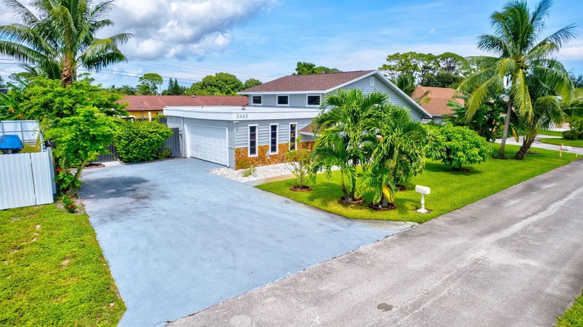 Stunning Beautiful Home Relaxing Patio and 2 cars Garage. This - photo 45