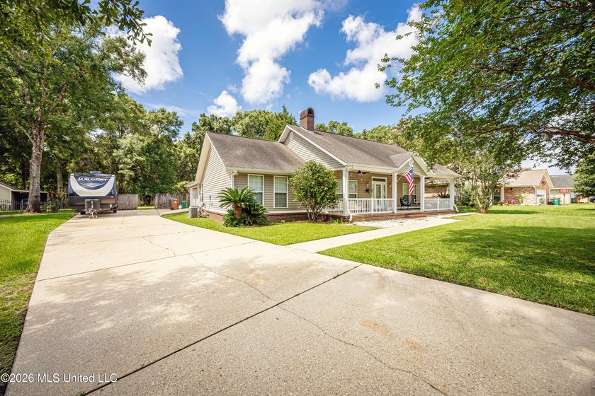 Beautiful home located in the heart of Woolmarket on a quiet Cul - photo 50