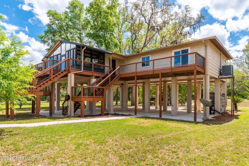 MOTIVATED SELLERS Creekside Charm Welcome to your peaceful - photo 2
