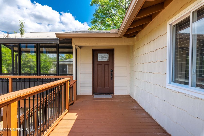 MOTIVATED SELLERS Creekside Charm Welcome to your peaceful - photo 6