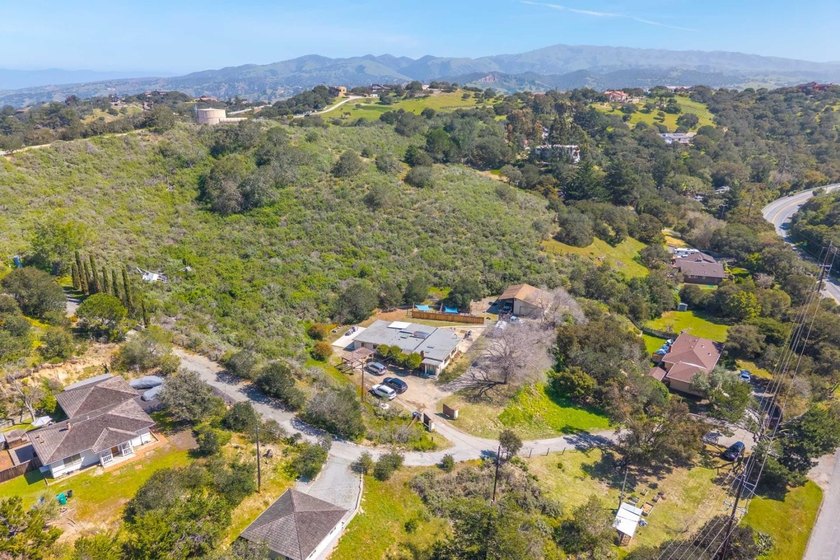 Outstanding opportunity in desirable Laguna Seca Heights. This 2 - photo 2