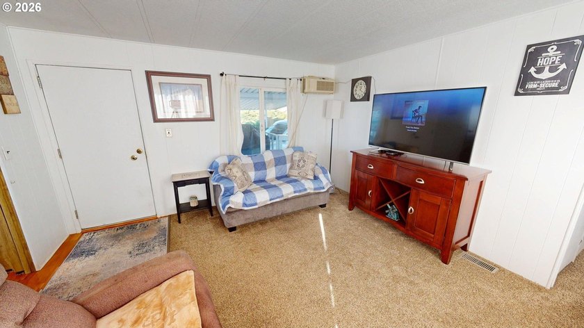 Beautifully updated home located in a quiet and friendly 55+ - photo 4