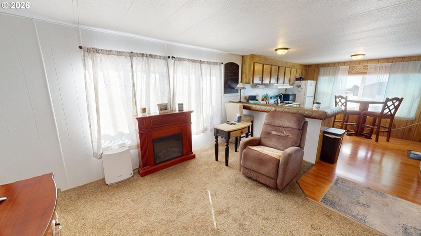 Beautifully updated home located in a quiet and friendly 55+ - photo 6