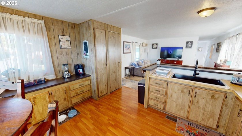 Beautifully updated home located in a quiet and friendly 55+ - photo 10