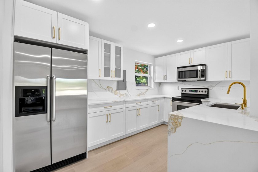 Welcome to this beautifully renovated home in Seminole Manor - photo 13