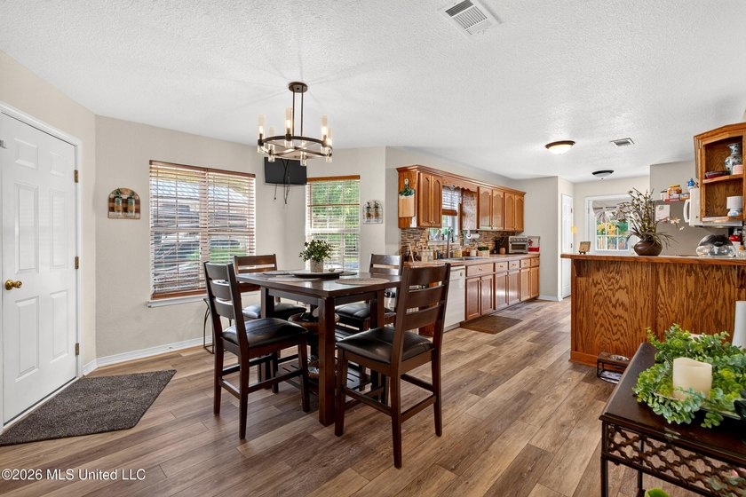 Need space for family, hobbies, toys, or a business? This one - photo 15