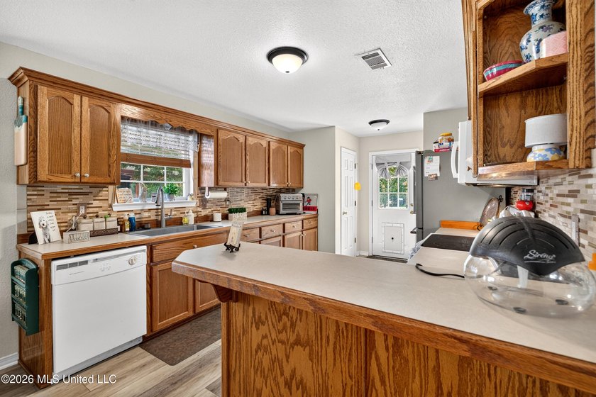Need space for family, hobbies, toys, or a business? This one - photo 18