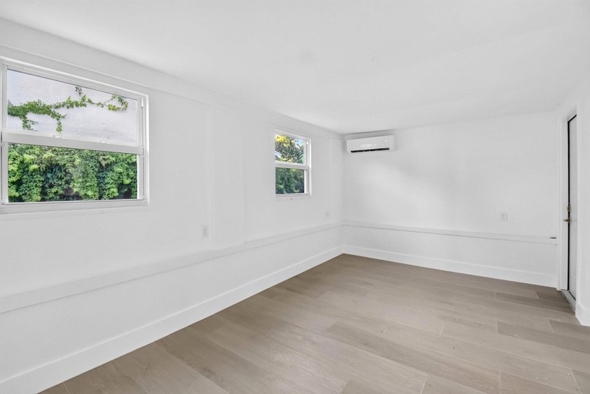 Welcome to this beautifully renovated home in Seminole Manor - photo 18