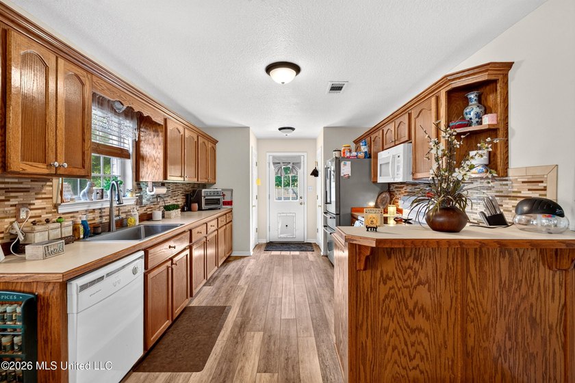 Need space for family, hobbies, toys, or a business? This one - photo 19