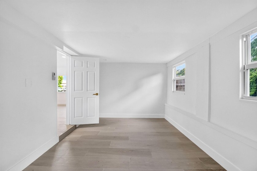 Welcome to this beautifully renovated home in Seminole Manor - photo 20