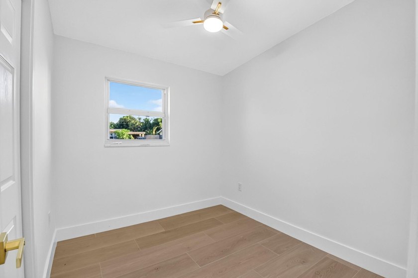 Welcome to this beautifully renovated home in Seminole Manor - photo 22