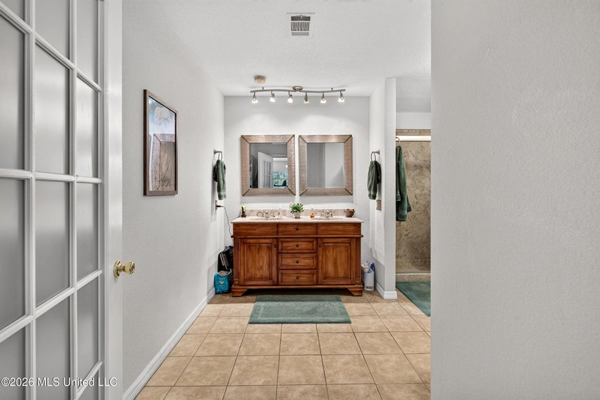 Need space for family, hobbies, toys, or a business? This one - photo 29