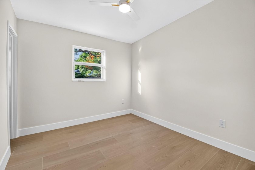 Welcome to this beautifully renovated home in Seminole Manor - photo 29