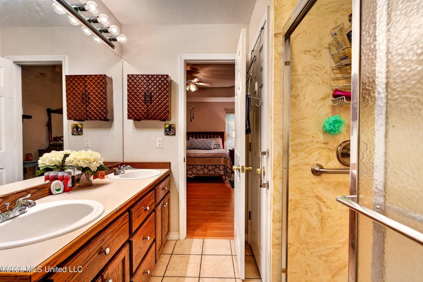 Need space for family, hobbies, toys, or a business? This one - photo 34