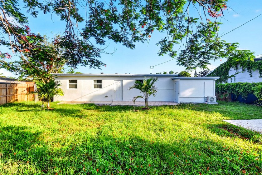 Welcome to this beautifully renovated home in Seminole Manor - photo 35
