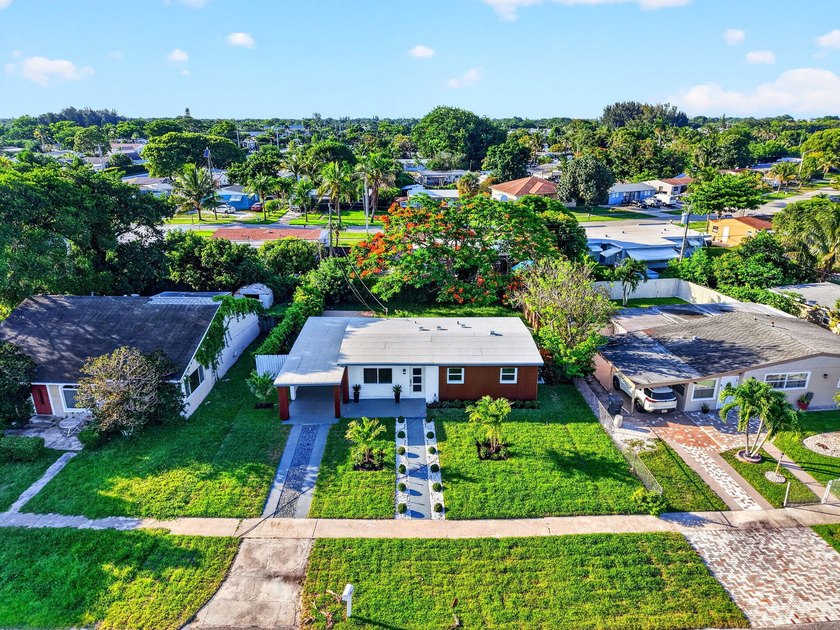 Welcome to this beautifully renovated home in Seminole Manor - photo 38