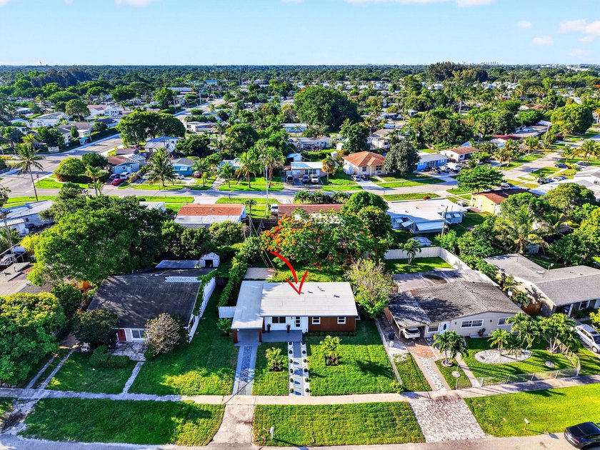 Welcome to this beautifully renovated home in Seminole Manor - photo 39