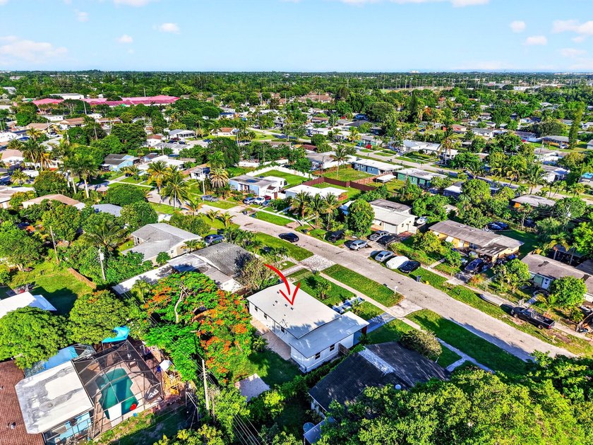 Welcome to this beautifully renovated home in Seminole Manor - photo 43