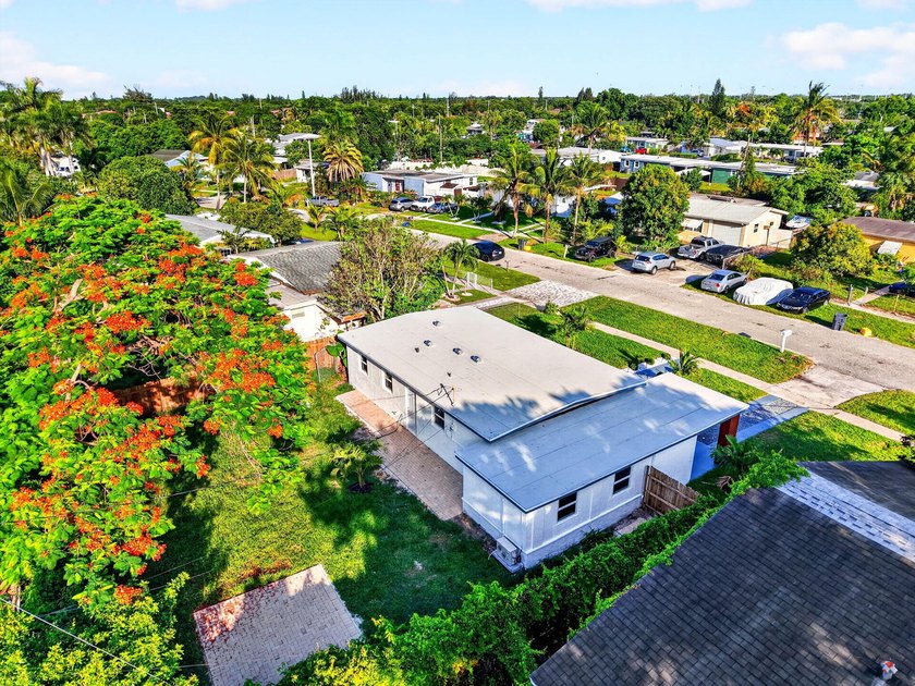 Welcome to this beautifully renovated home in Seminole Manor - photo 44