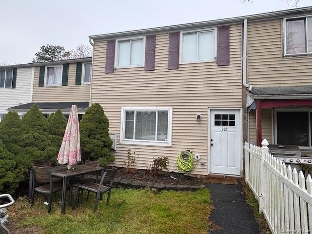Welcome to this beautifully maintained 3-bedroom, 1.5-bath - photo 2